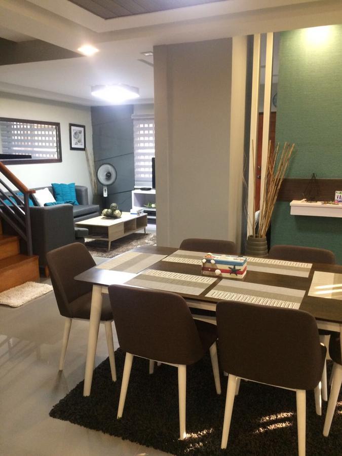 אנגלס Hillary Timog Park Homes מראה חיצוני תמונה
